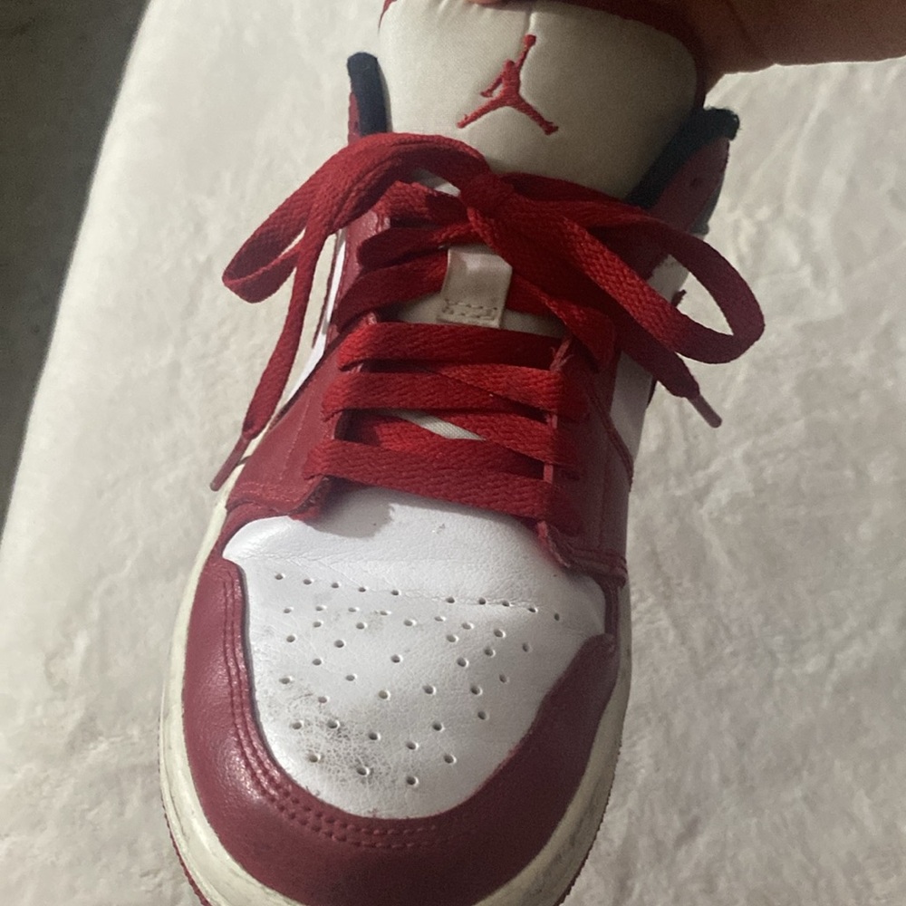 Low top red nike sneakers - Picture 5 of 5
